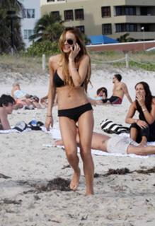 Lindsay Lohan feet photo thumbnail