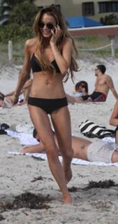 Lindsay Lohan feet photo thumbnail