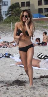 Lindsay Lohan feet photo thumbnail
