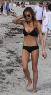 Lindsay Lohan feet photo thumbnail