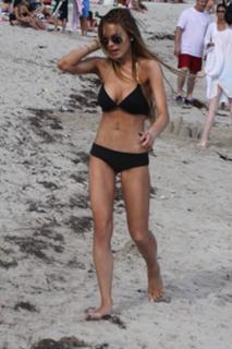 Lindsay Lohan feet photo thumbnail