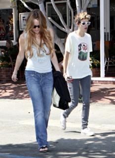 Lindsay Lohan feet photo thumbnail