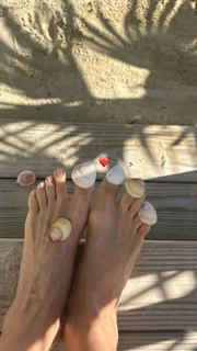 Irina Shayk feet photo thumbnail