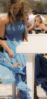 Delta Goodrem feet photo thumbnail