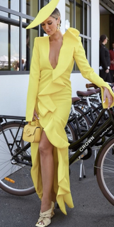 Delta Goodrem feet photo thumbnail