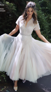 Delta Goodrem feet photo thumbnail