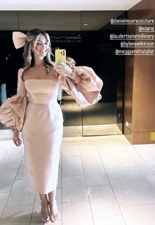Delta Goodrem feet photo thumbnail