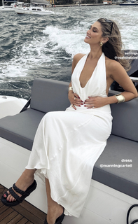 Delta Goodrem feet photo thumbnail