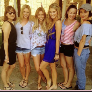 Delta Goodrem feet photo thumbnail