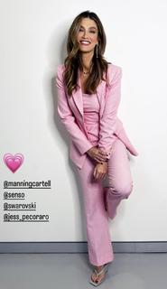 Delta Goodrem feet photo thumbnail
