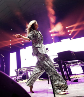Delta Goodrem feet photo thumbnail