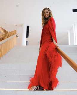 Delta Goodrem feet photo thumbnail