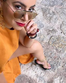 Claudia Lizaldi feet photo thumbnail