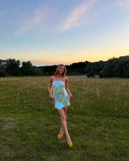 Marina Ruy Barbosa feet photo thumbnail