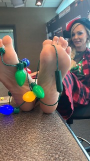 Kyle Unfug feet photo thumbnail