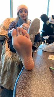 Kyle Unfug feet photo thumbnail