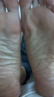 Kyle Unfug feet photo thumbnail