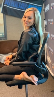 Kyle Unfug feet photo thumbnail
