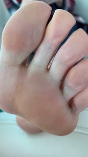 Kyle Unfug feet photo thumbnail