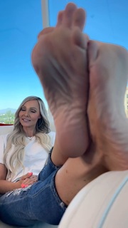 Kyle Unfug feet photo thumbnail