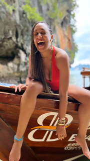Tia Mowry feet photo thumbnail