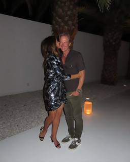 Cindy Crawford feet photo thumbnail