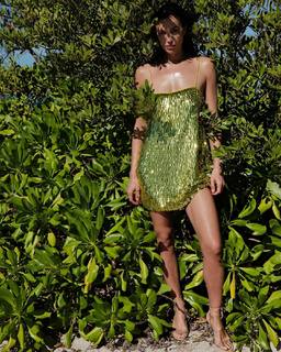 Irina Shayk feet photo thumbnail