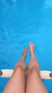 Carla Diaz feet photo thumbnail