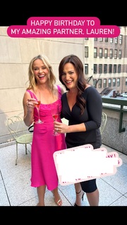 Reese Witherspoon feet photo thumbnail