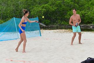Alessandra Ambrosio feet photo thumbnail