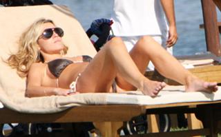 Abbey Clancy feet photo thumbnail