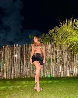 Kéfera Buchmann feet photo thumbnail