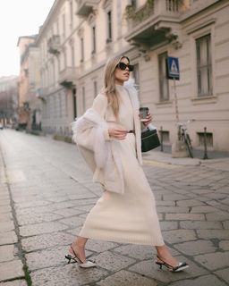 Ludovica Frasca feet photo thumbnail
