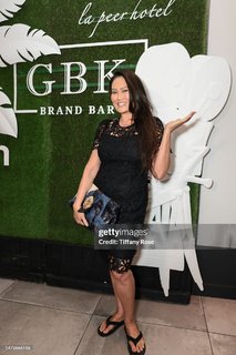 Tia Carrere feet photo thumbnail
