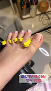 Isa Pes feet photo thumbnail