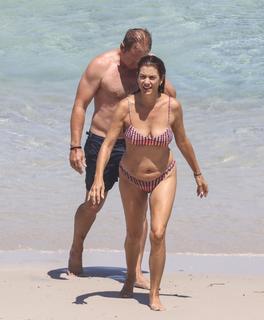 Kate Walsh feet photo thumbnail