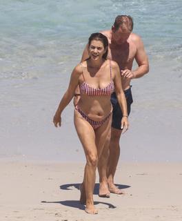 Kate Walsh feet photo thumbnail