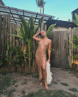 Isis Valverde feet photo thumbnail