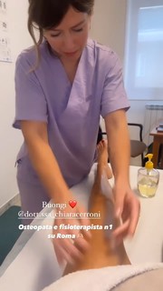 Ludovica Pagani feet photo thumbnail