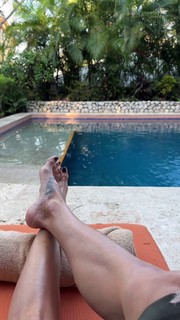 Brooke Burke feet photo thumbnail