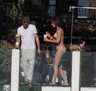 Adriana Lima feet photo thumbnail
