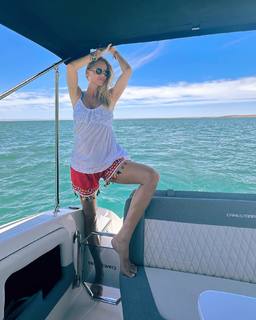 Nicole Neumann feet photo thumbnail