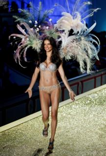 Adriana Lima feet photo thumbnail