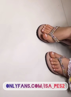 Isa Pes feet photo thumbnail