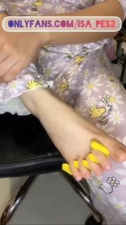 Isa Pes feet photo thumbnail