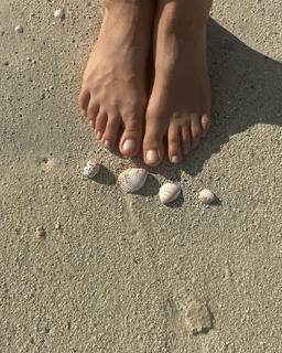 Irina Shayk feet photo thumbnail