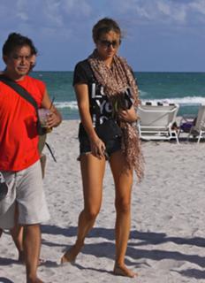 Adriana Lima feet photo thumbnail