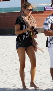 Adriana Lima feet photo thumbnail