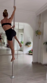 Seyma Subasi feet photo thumbnail