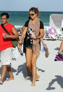 Adriana Lima feet photo thumbnail